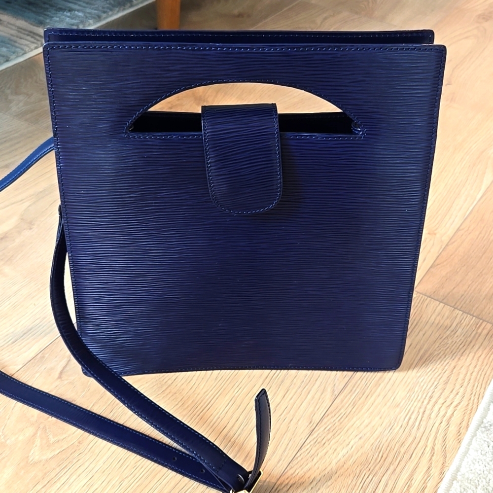 Vintage Danier Blue Rippled Leather Purse